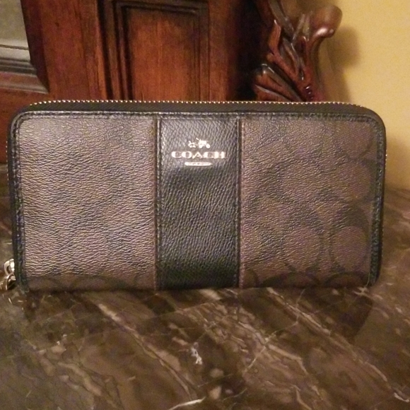Coach Handbags - Authentic Coach Wallet